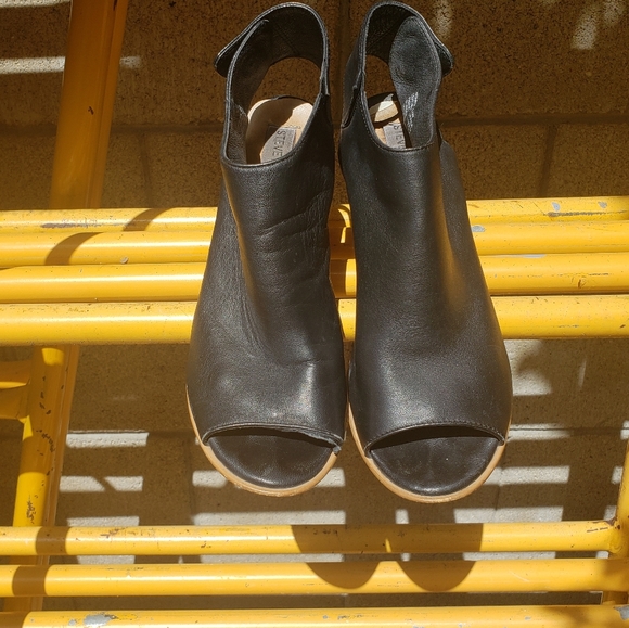 STEVE MADDEN Nonstp Black Leather Sandals 8.5 - Picture 2 of 9